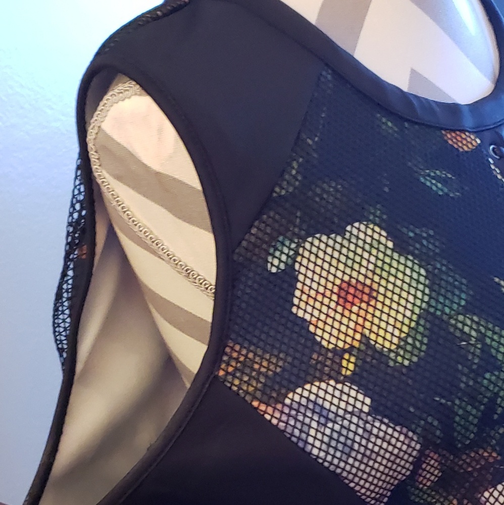 *SOLD*Floral net - Picture 4 of 7